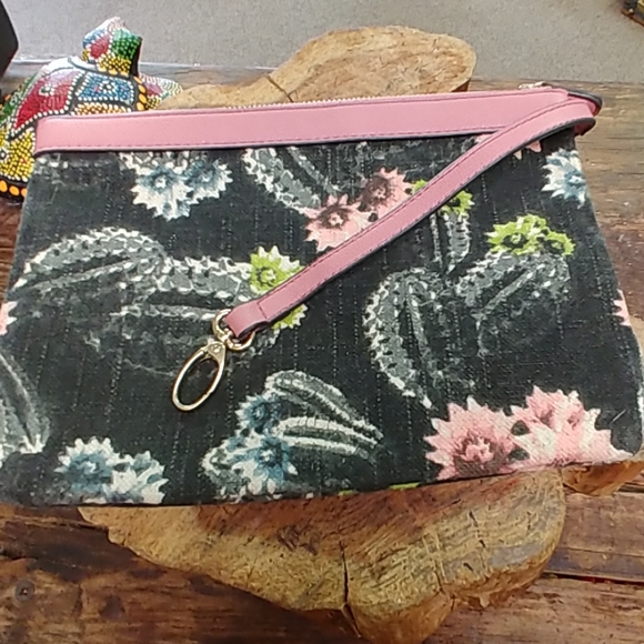 JESSICA SIMPSON WRISTLET - Picture 1 of 5